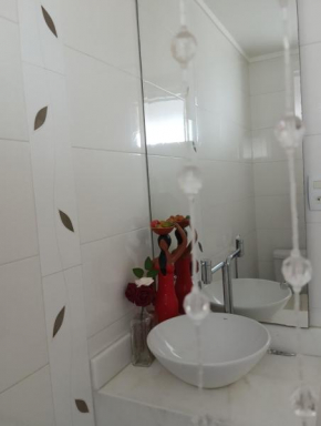 Aproveite verão de salvador em quarto nascente e com vista ao mar, confortável, individual ou duplo, no rio vermelho